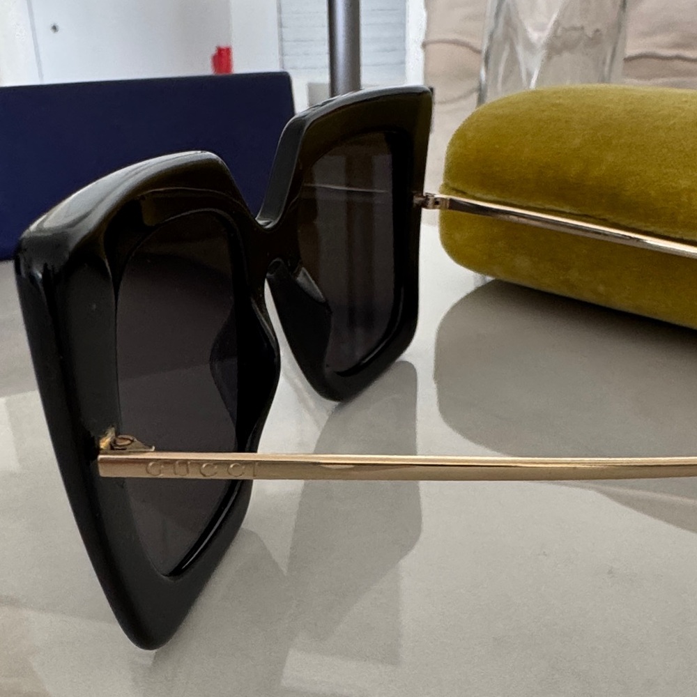 Gucci Black Oversized Sunglasses - Picture 4 of 5